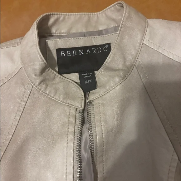 Bernardo Girls Jacket Women Size 14/16 Beige Zip Up & Buckle NWOT Pockets - Picture 6 of 12